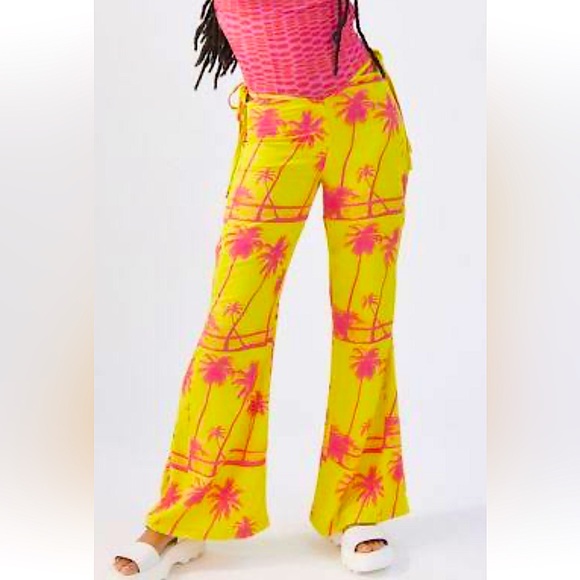 Urban Outfitters Size 0 - Yellow Pink
Tropical Palm Tree Cut Out Flare
Pants NWT - Picture 2 of 7